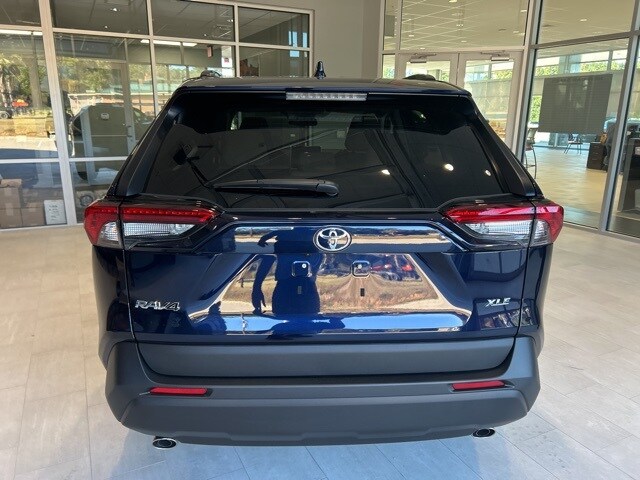 2025 Toyota RAV4 XLE photo 4