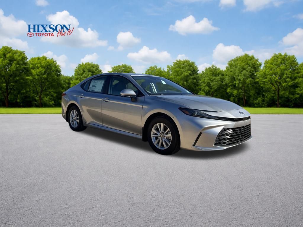 2025 Toyota Camry LE's photo