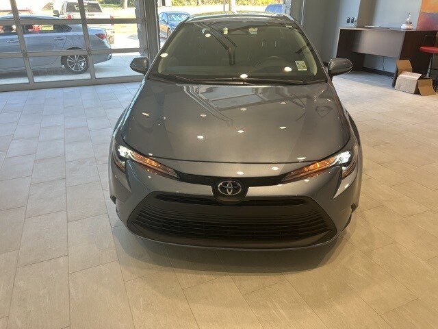 2025 Toyota Corolla LE photo 2