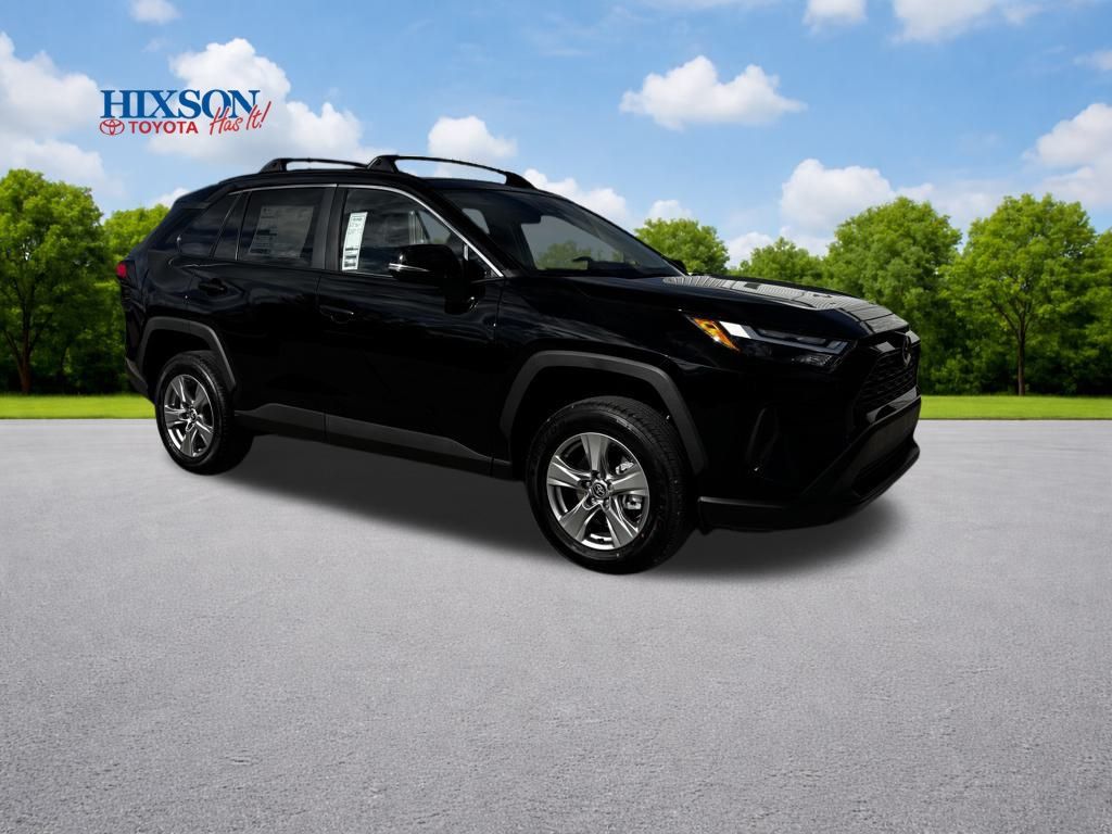 2025 Toyota RAV4 XLE's photo
