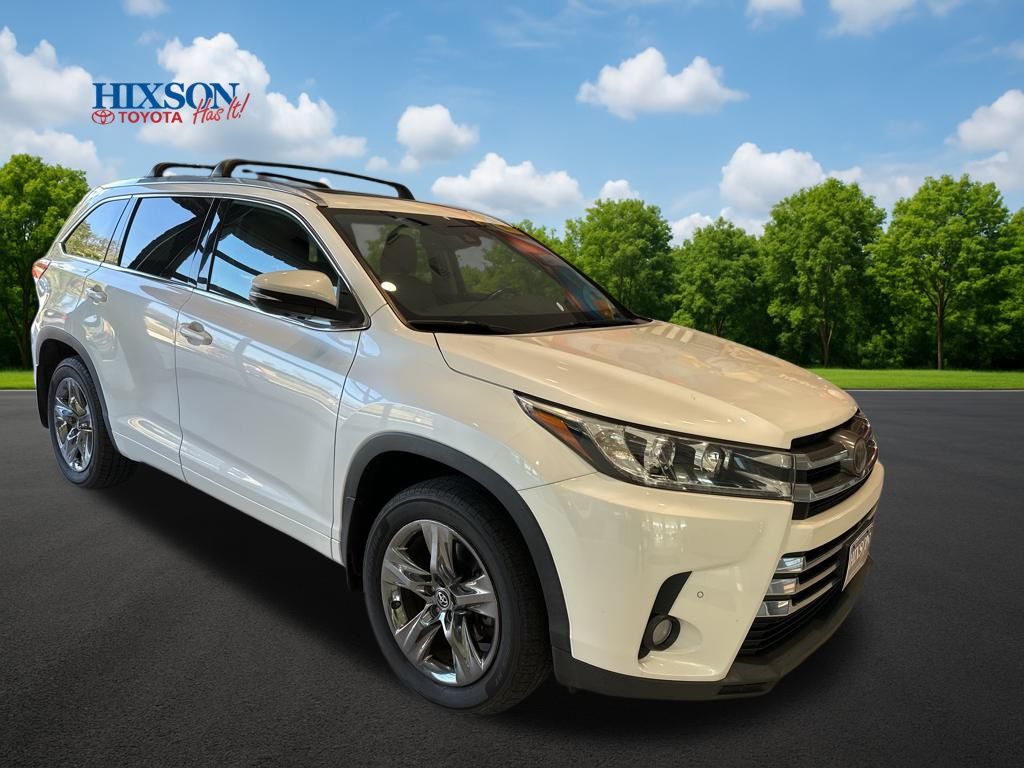2018 Toyota Highlander Limited Platinum's photo