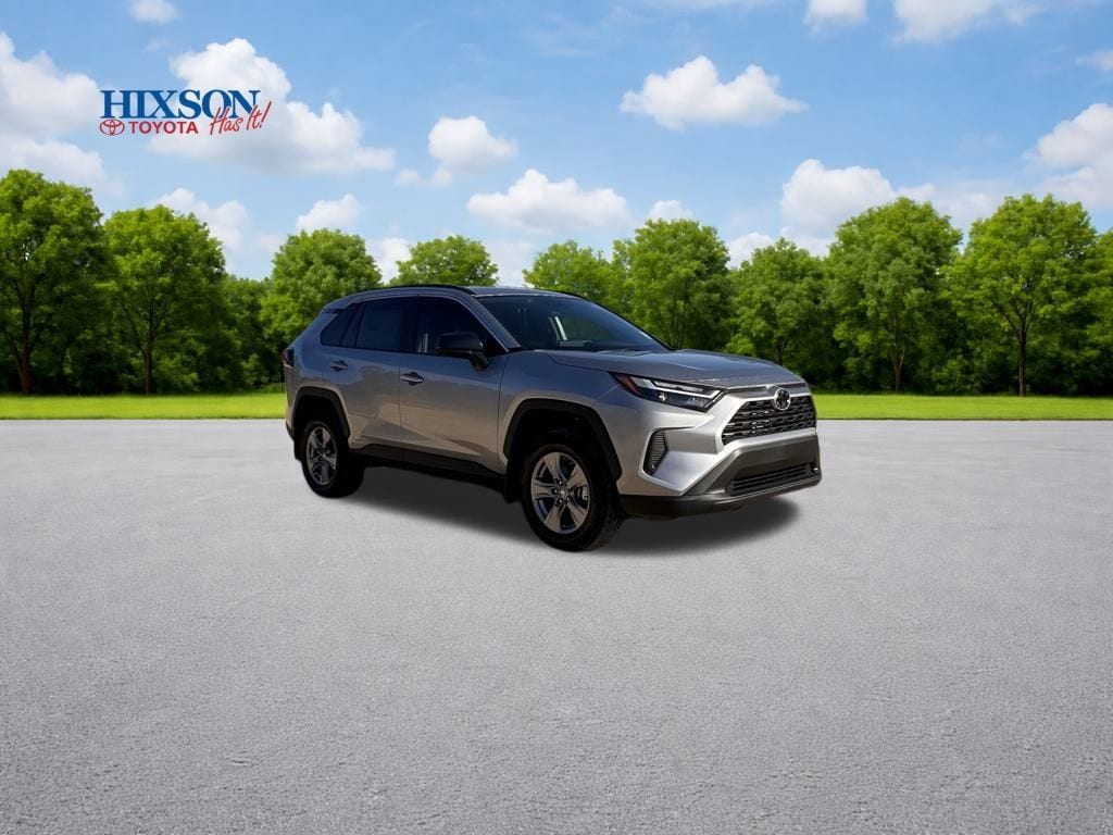 2025 Toyota RAV4 LE's photo