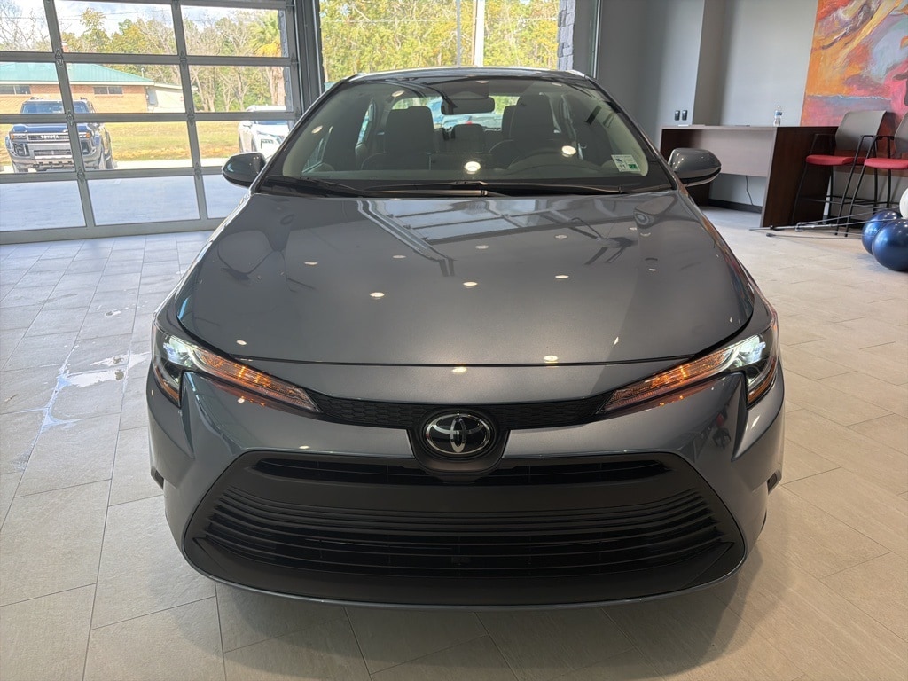 2026 Toyota Corolla LE photo 2
