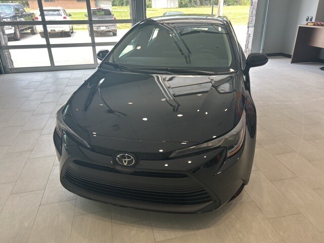 2025 Toyota Corolla LE photo 2