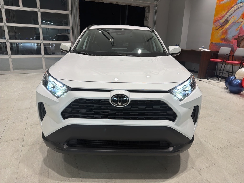2025 Toyota RAV4 XLE photo 2