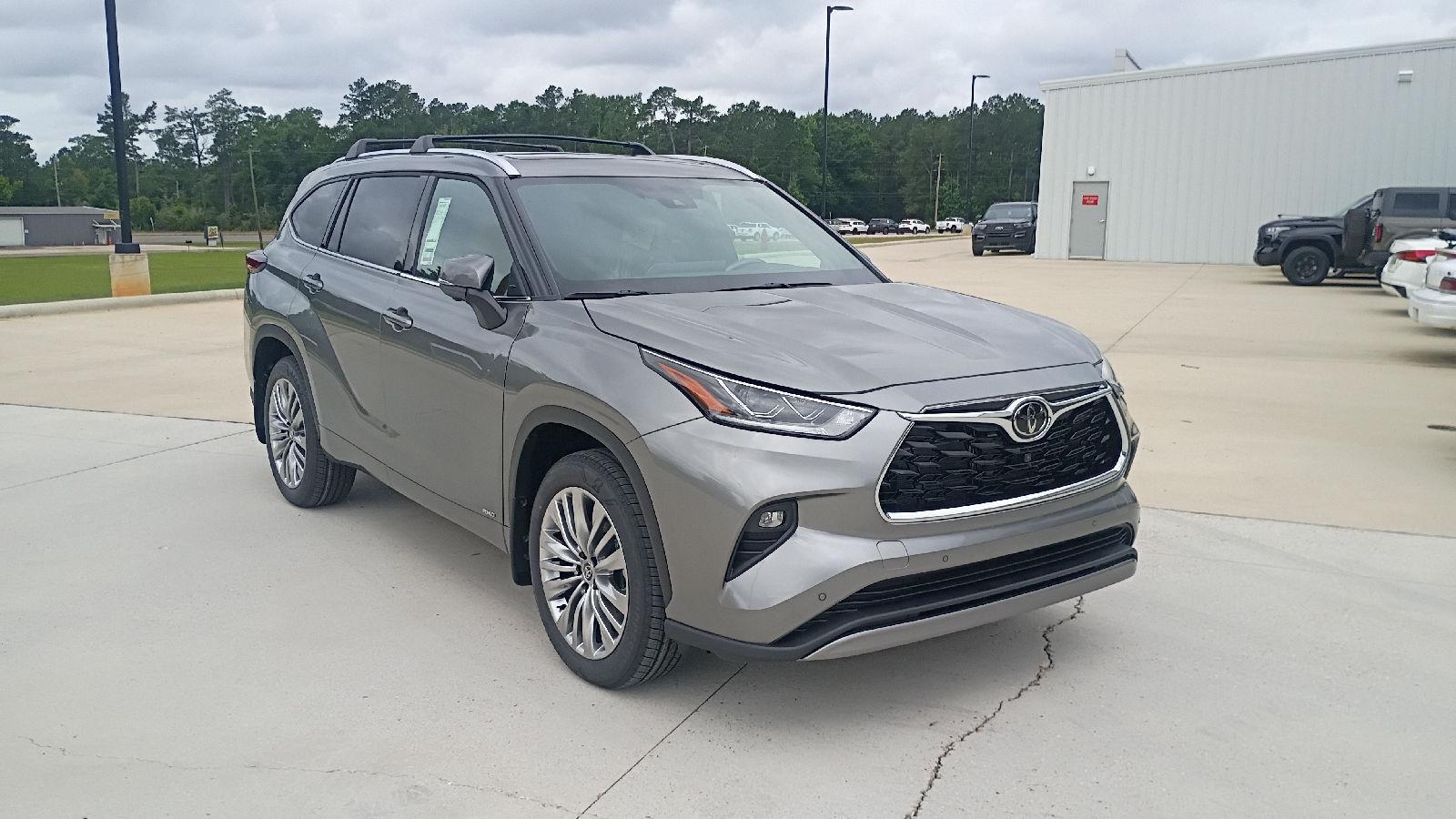 Heavy Metal 2026 Toyota Highlander Hybrid Platinum AWD SUV / Crossover All-Wheel Drive Continuously Variable Transmission