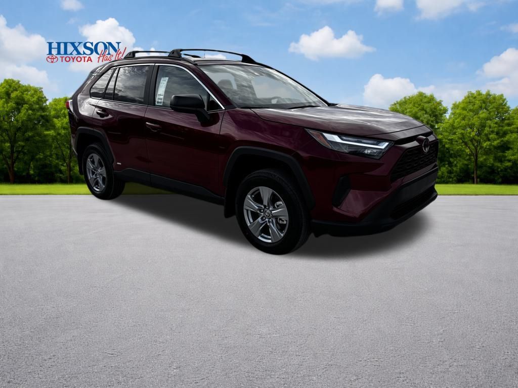 2025 Toyota RAV4 LE's photo