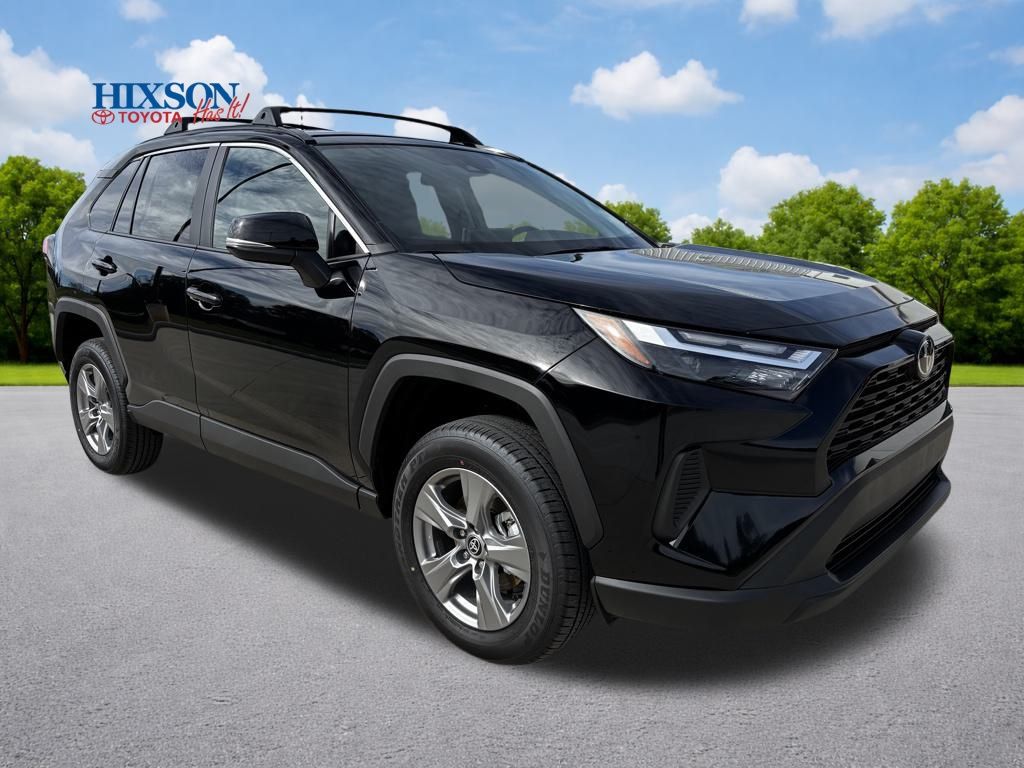 2025 Toyota RAV4 XLE's photo