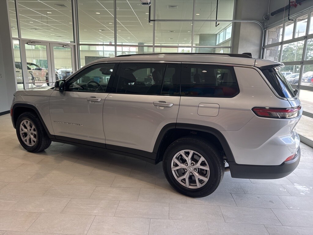 2022 Jeep Grand Cherokee Limited photo 2