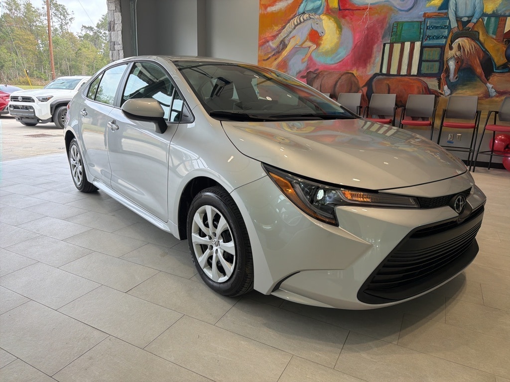 2026 Toyota Corolla LE photo 3
