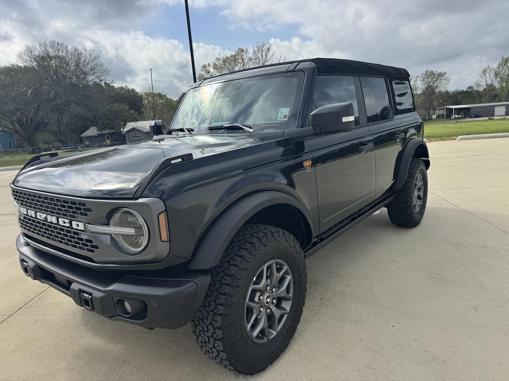 2025 Ford Bronco Badlands photo 2
