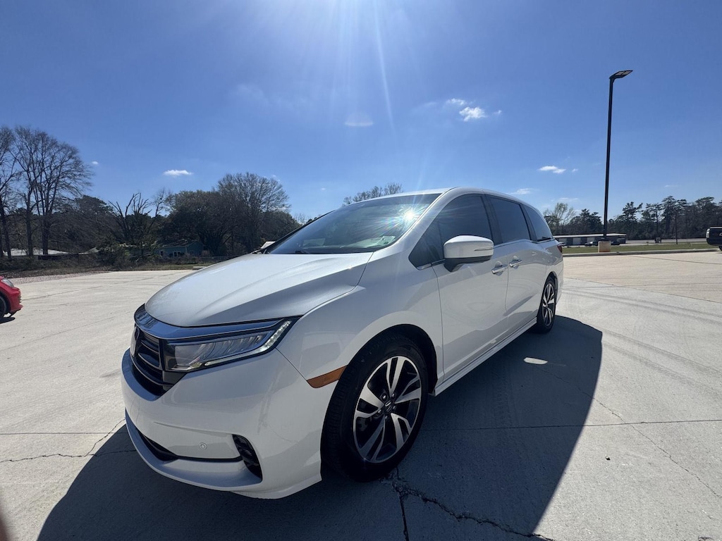 2022 Honda Odyssey Touring photo 2