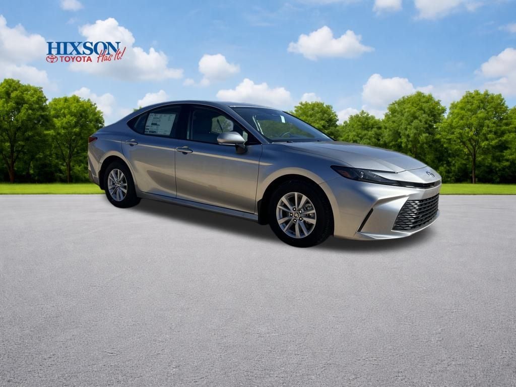 2025 Toyota Camry LE's photo
