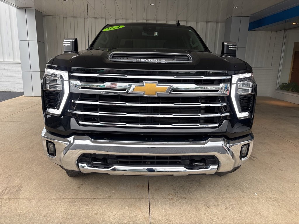2024 Chevrolet Silverado 2500HD LTZ photo 2