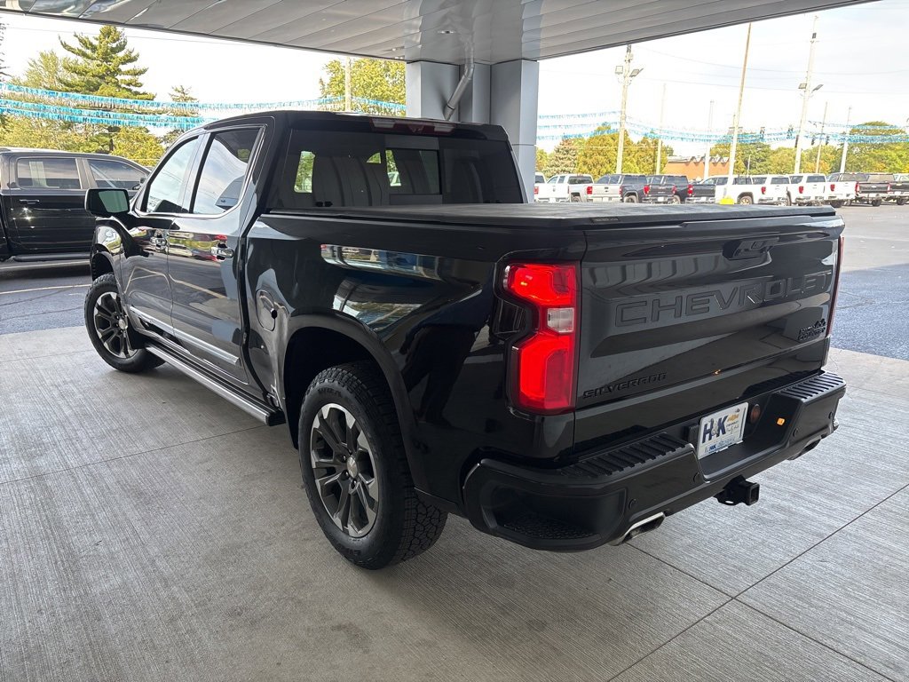 2025 Chevrolet Silverado 1500 High Country photo 3