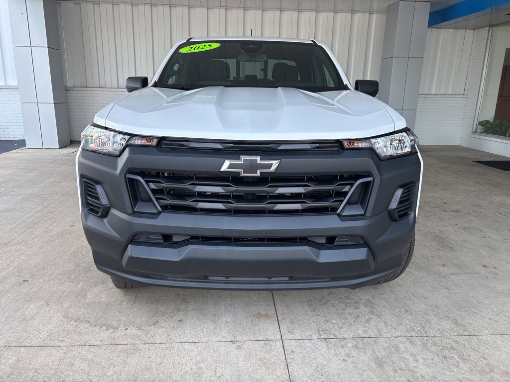 2025 Chevrolet Colorado LT photo 2