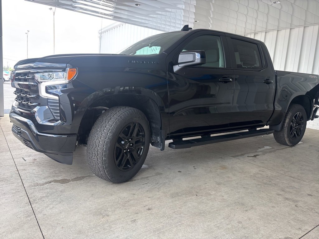 2026 Chevrolet Silverado 1500 RST photo 3