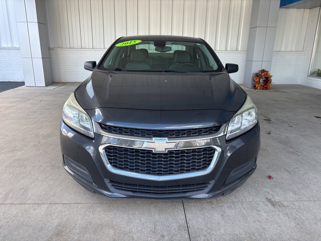 2015 Chevrolet Malibu photo 2