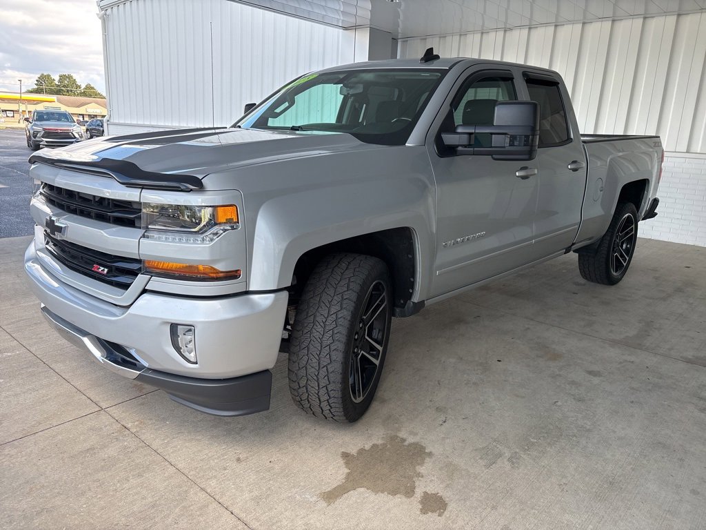 2018 Chevrolet Silverado 1500 LT photo 3