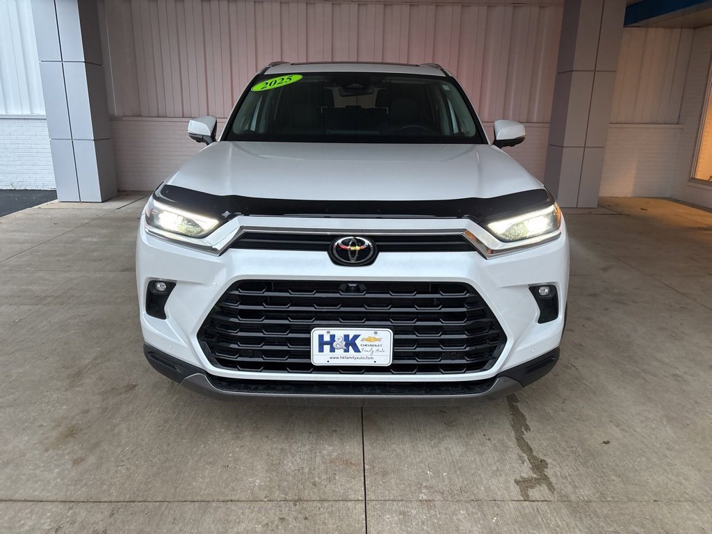 2025 Toyota Highlander Hybrid photo 2