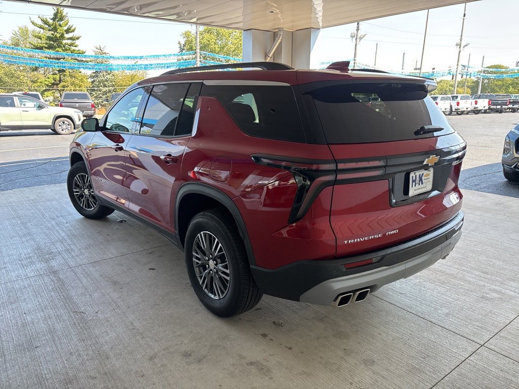 2026 Chevrolet Traverse photo 2