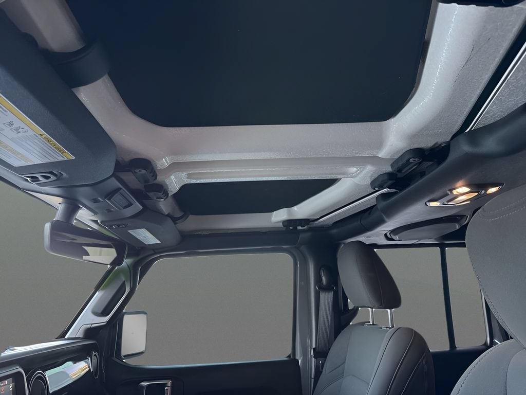 2023 Jeep Wrangler 4-Door Sport Altitude - Photo 19
