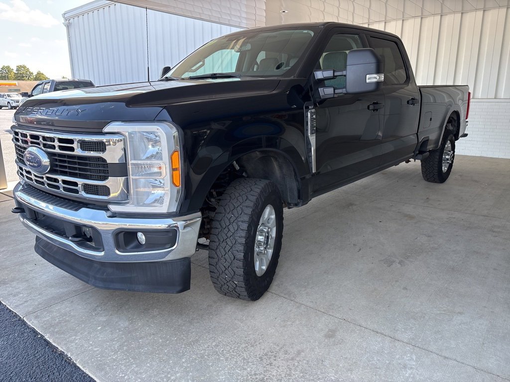 2023 Ford F-250 Lariat Tremor photo 2