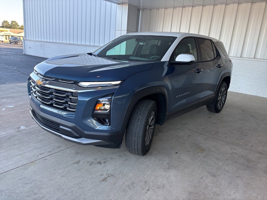 2026 Chevrolet Equinox LT photo 2