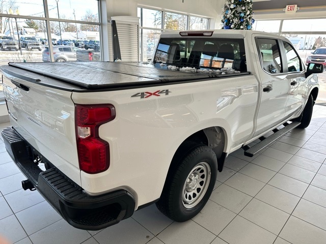 2023 Chevrolet Silverado 1500 photo 2