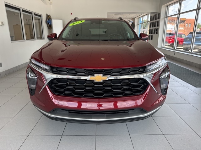 Used 2024 Chevrolet Trax LT with VIN KL77LHE23RC179996 for sale in Continental, OH