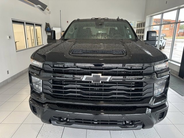 2026 Chevrolet Silverado 2500HD Custom photo 2