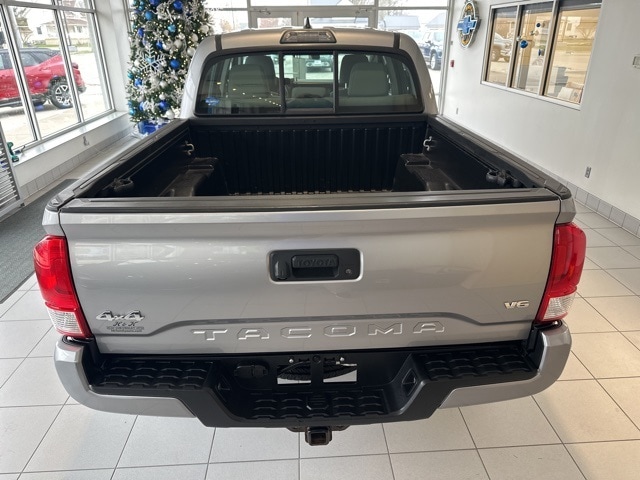 2017 Toyota Tacoma SR photo 3