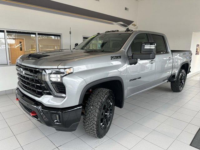 2025 Chevrolet Silverado 2500HD LT photo 3