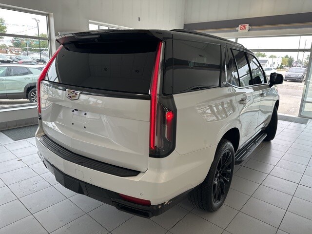 2022 Cadillac Escalade Luxury photo 4