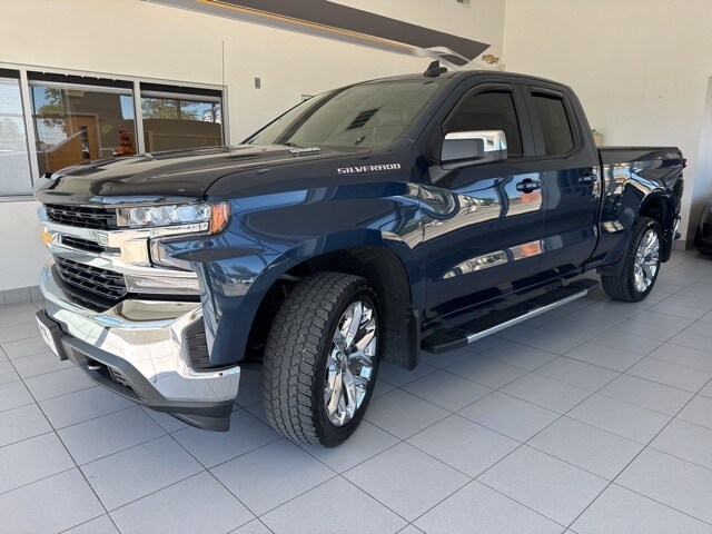 2020 Chevrolet Silverado 1500 LT photo 2