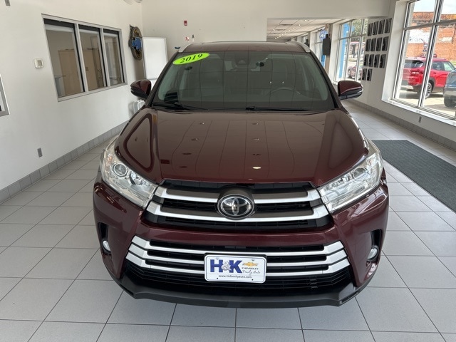 Used 2019 Toyota Highlander XLE with VIN 5TDJZRFH5KS963195 for sale in Continental, OH