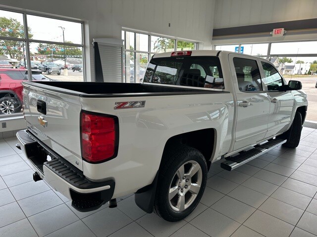 2017 Chevrolet Silverado 1500 LT photo 4