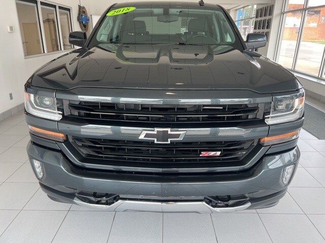 2018 Chevrolet Silverado 1500 LT photo 2