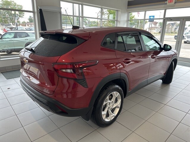 2024 Chevrolet Trax LS photo 3