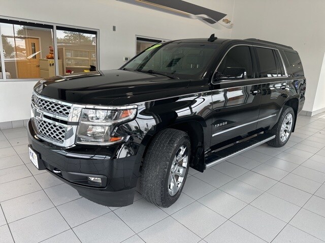 2017 Chevrolet Tahoe LT photo 3