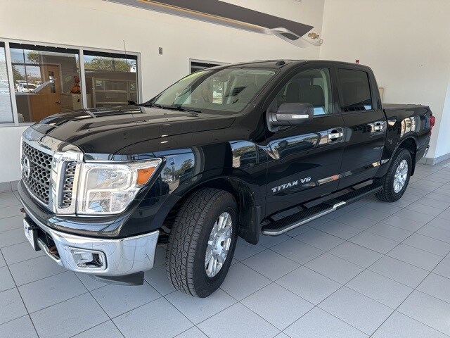 2018 Nissan Titan SV photo 2