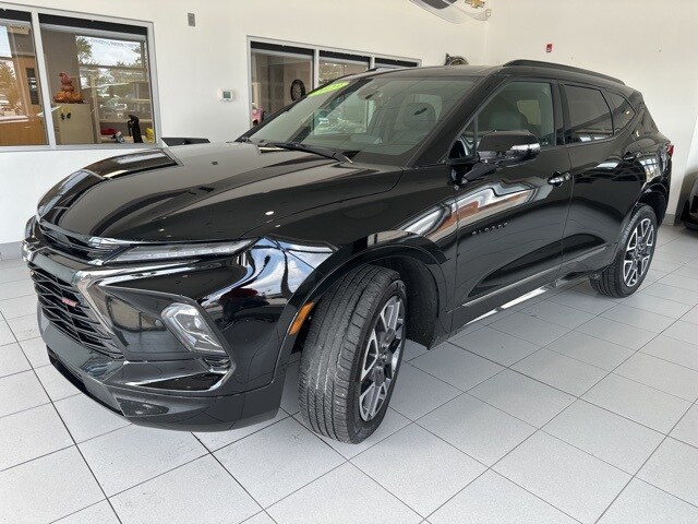 2023 Chevrolet Blazer RS photo 2