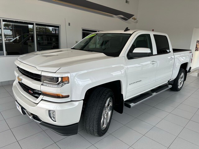 2017 Chevrolet Silverado 1500 LT photo 3