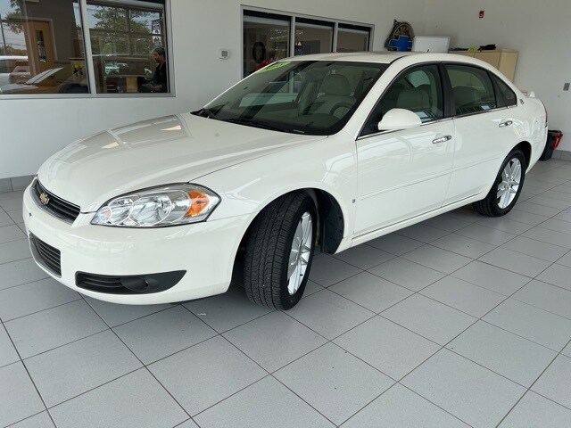 2008 Chevrolet Impala LTZ photo 3