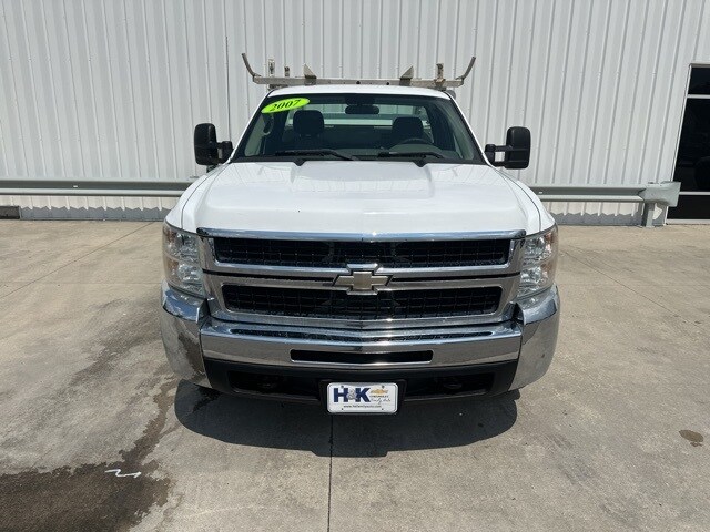 2007 Chevrolet Silverado 3500HD Work Truck photo 2