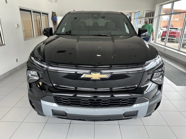2026 Chevrolet Silverado EV LT photo 2