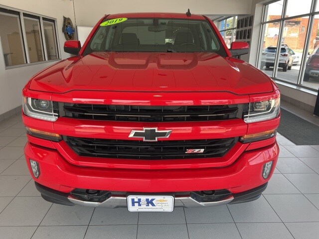 2019 Chevrolet Silverado 1500 LT photo 2