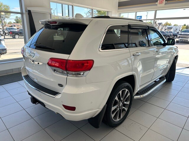 2017 Jeep Grand Cherokee Overland photo 3