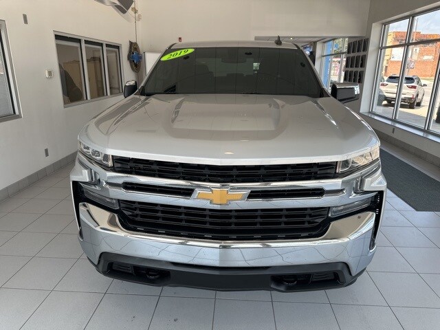 2019 Chevrolet Silverado 1500 LT photo 2