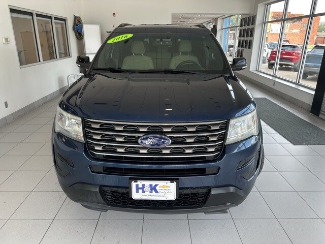 2016 Ford Explorer Base photo 2